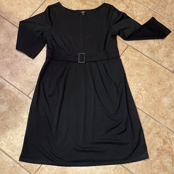Dresses & Skirts - Black dress 